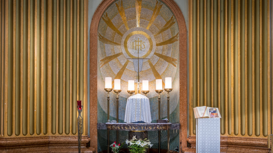 Cathédrale Marie-Reine-du-Monde - Intérieur