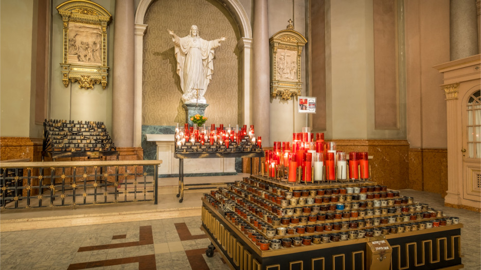 Cathédrale Marie-Reine-du-Monde - Intérieur