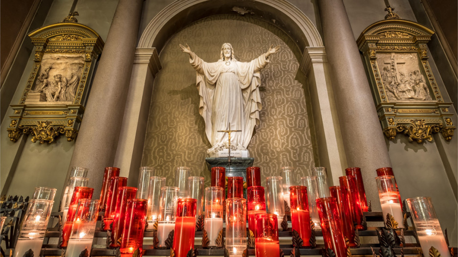 Cathédrale Marie-Reine-du-Monde - Intérieur