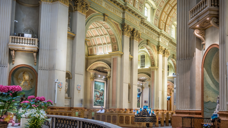 Cathédrale Marie-Reine-du-Monde - Intérieur