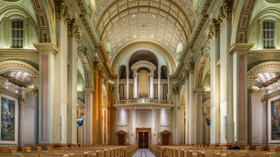 Cathédrale Marie-Reine-du-Monde - Intérieur