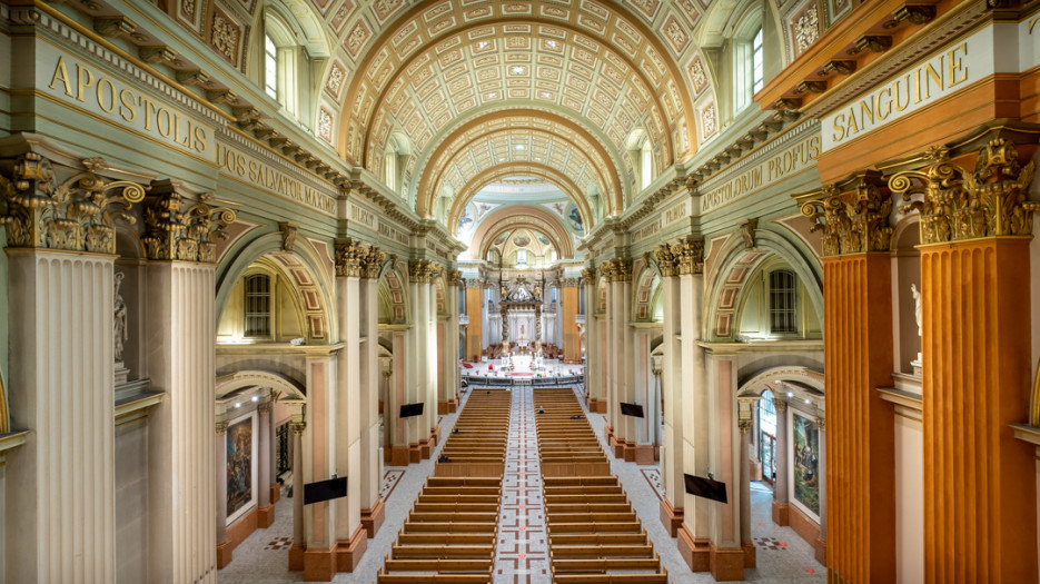 Cathédrale Marie-Reine-du-Monde - Intérieur