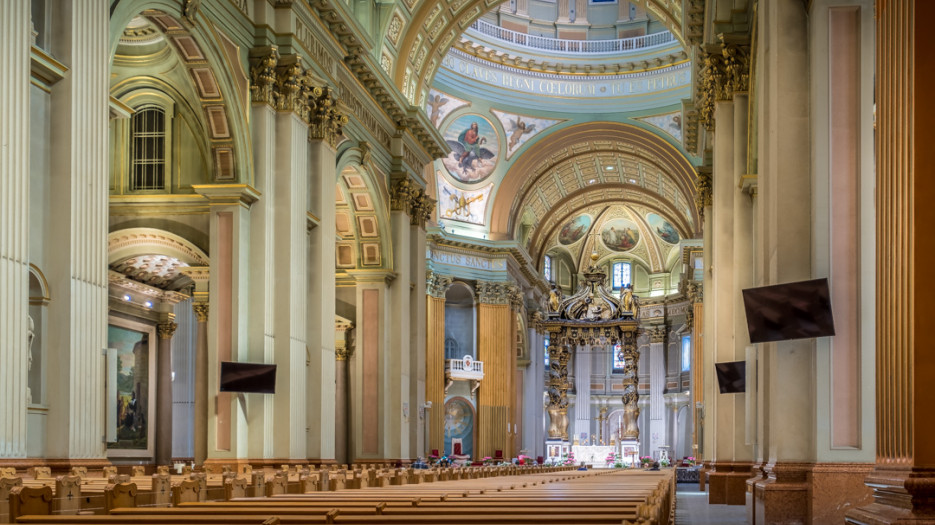 Cathédrale Marie-Reine-du-Monde - Intérieur