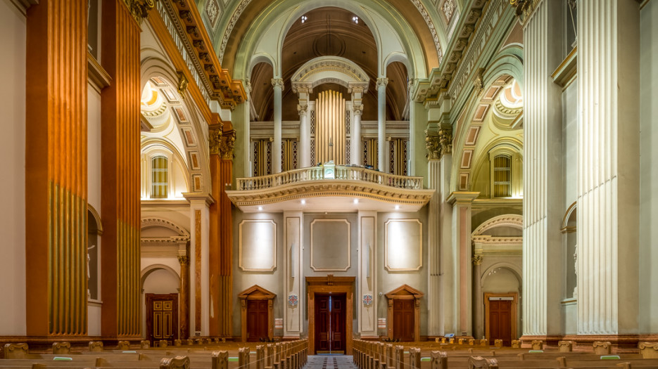 Cathédrale Marie-Reine-du-Monde - Intérieur