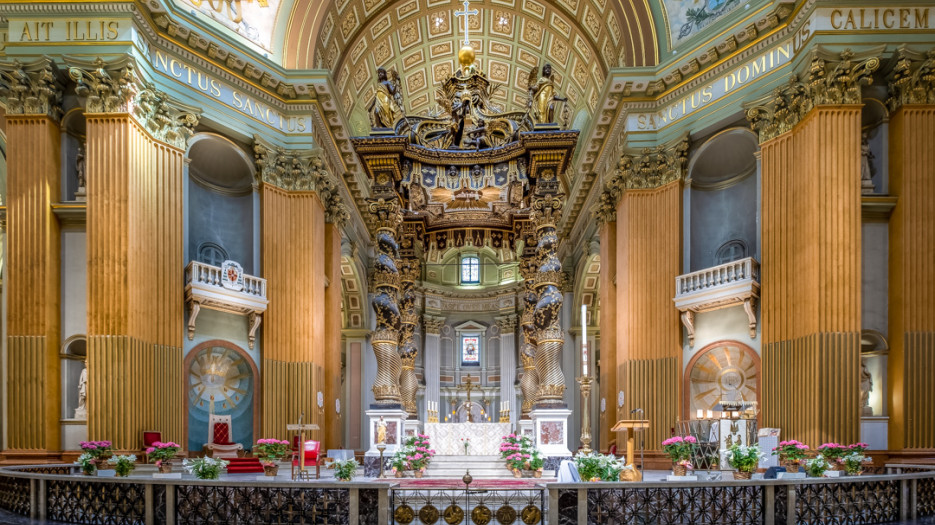 Cathédrale Marie-Reine-du-Monde - Intérieur