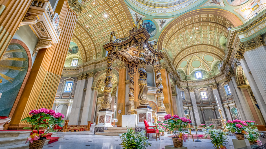 Cathédrale Marie-Reine-du-Monde - Intérieur