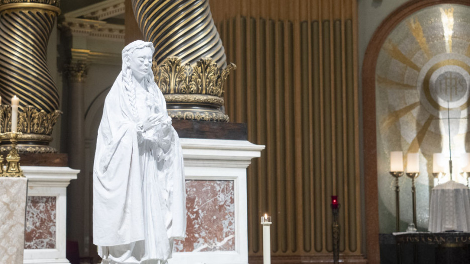  Statue de sainte Kateri Tekakwitha