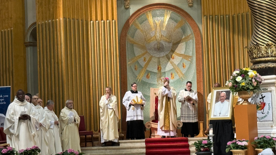 Solemn requiem mass - Tuesday, April 22, 2025 - Mary Queen of the World Cathedral