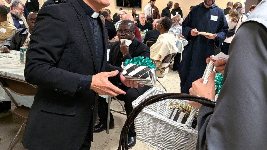Un moment de fraternité à la messe chrismale 2026
